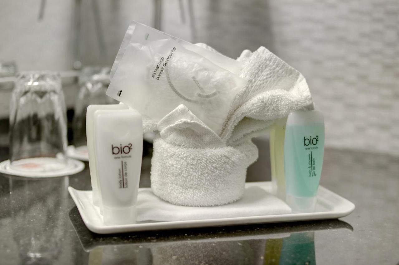 Hotel Le Cantlie Suites Montreal Bagian luar foto
