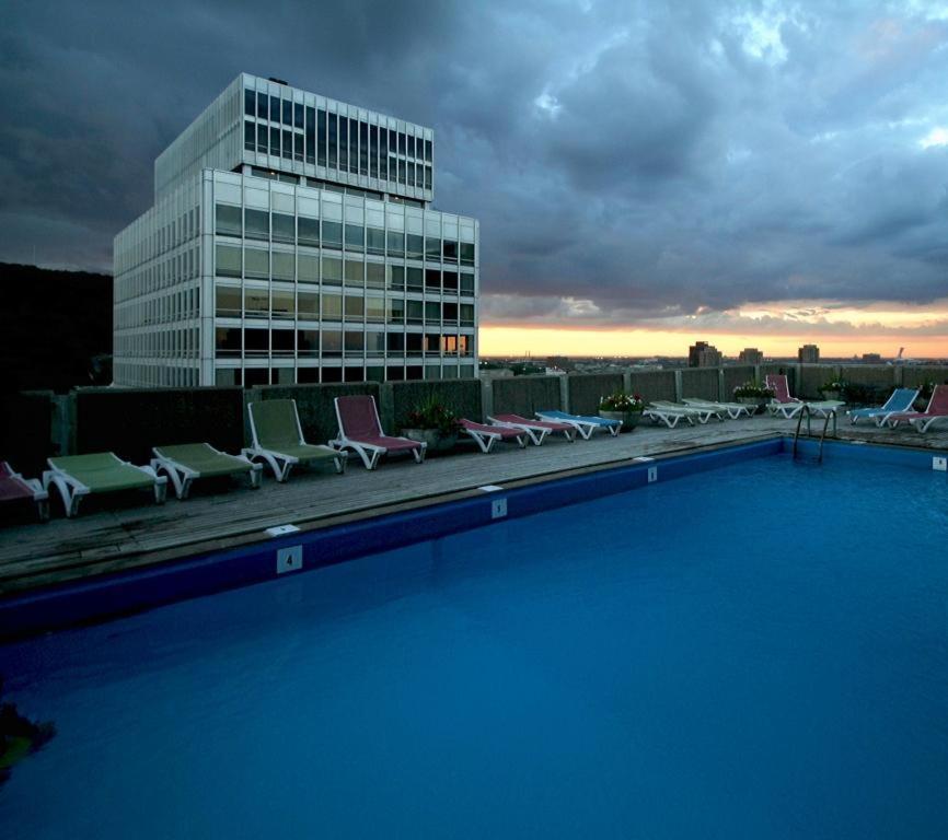Hotel Le Cantlie Suites Montreal Bagian luar foto