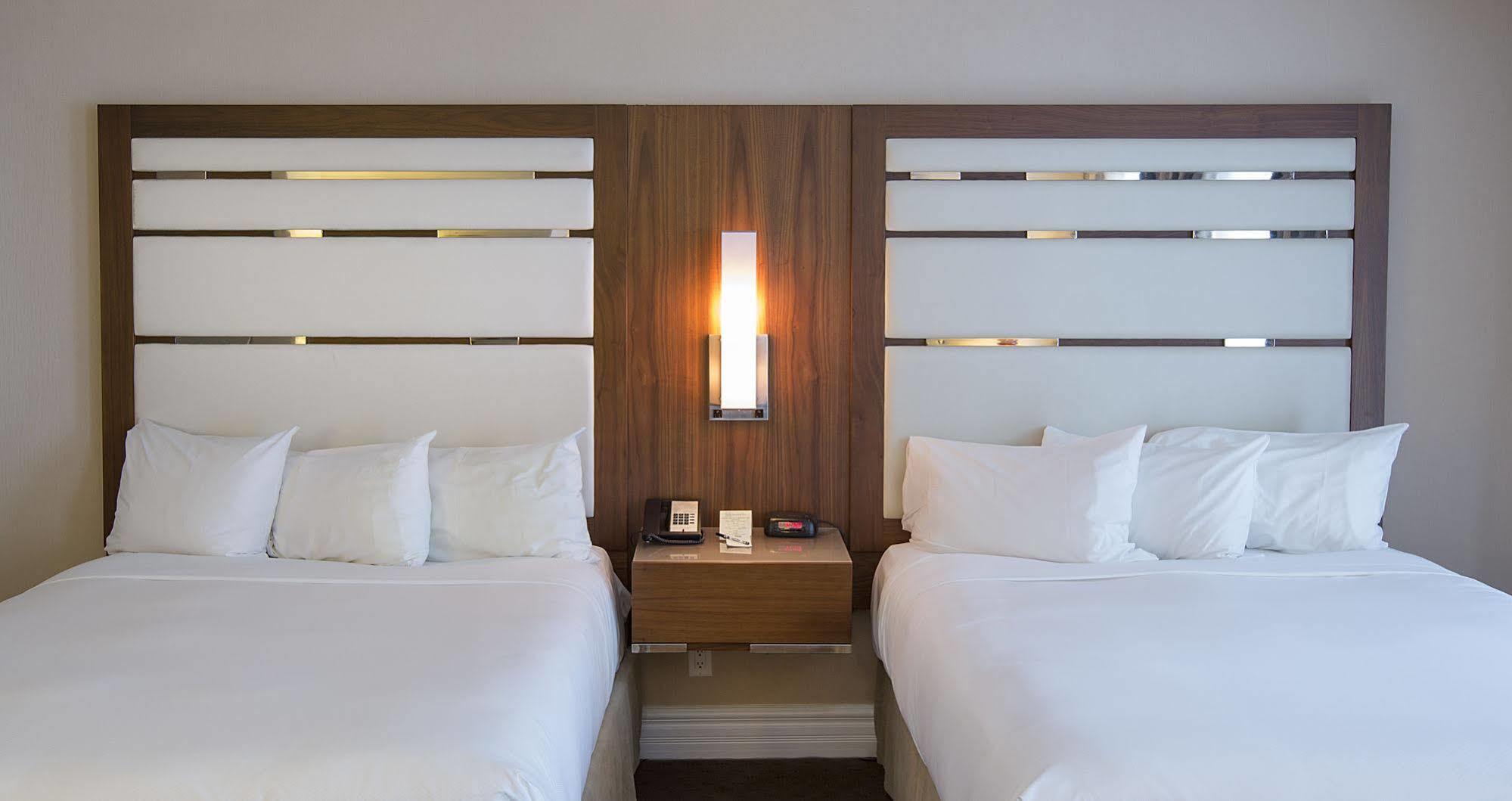 Hotel Le Cantlie Suites Montreal Bagian luar foto